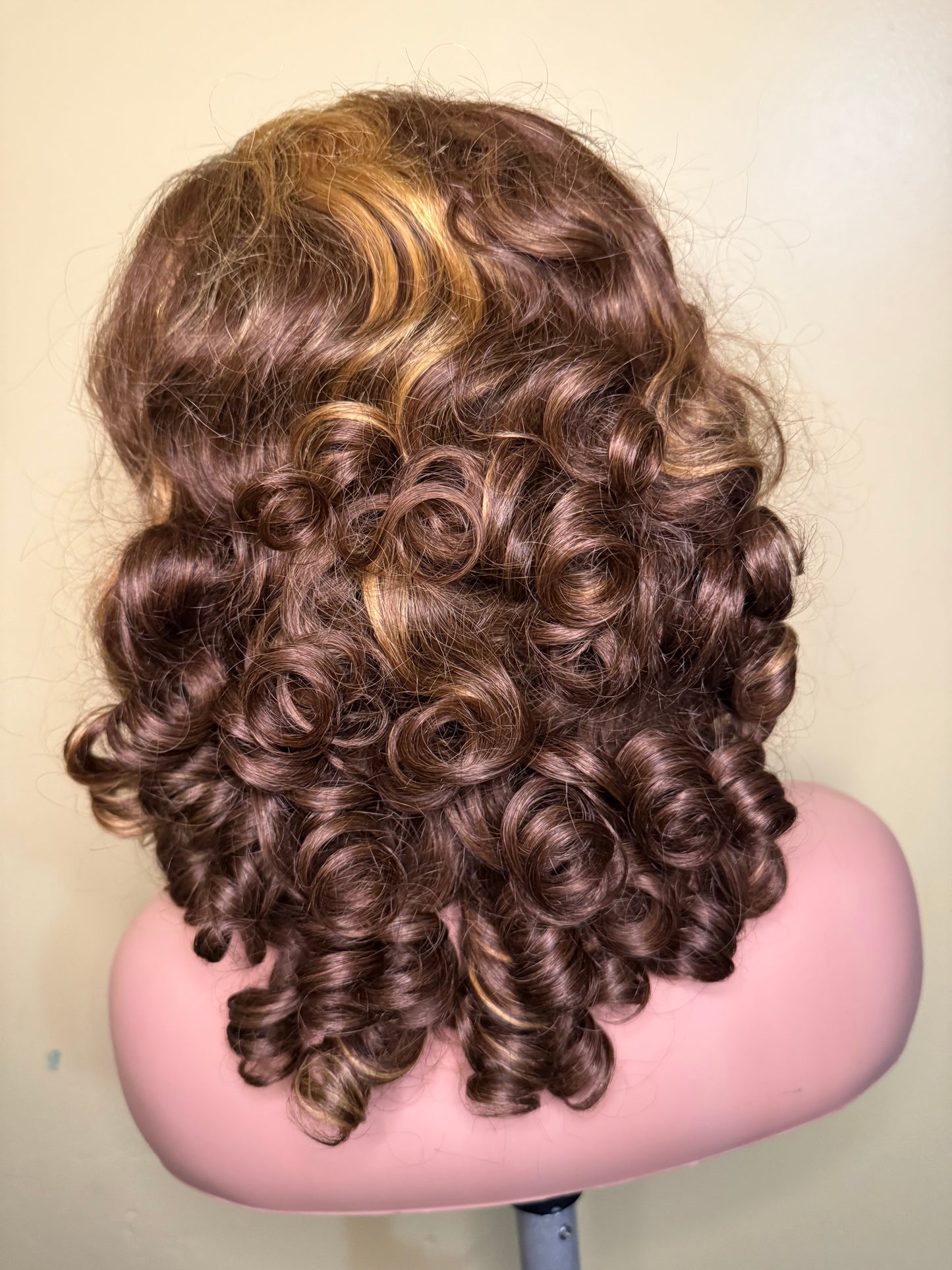Loose wave 13*4, 300 density 18 inch
